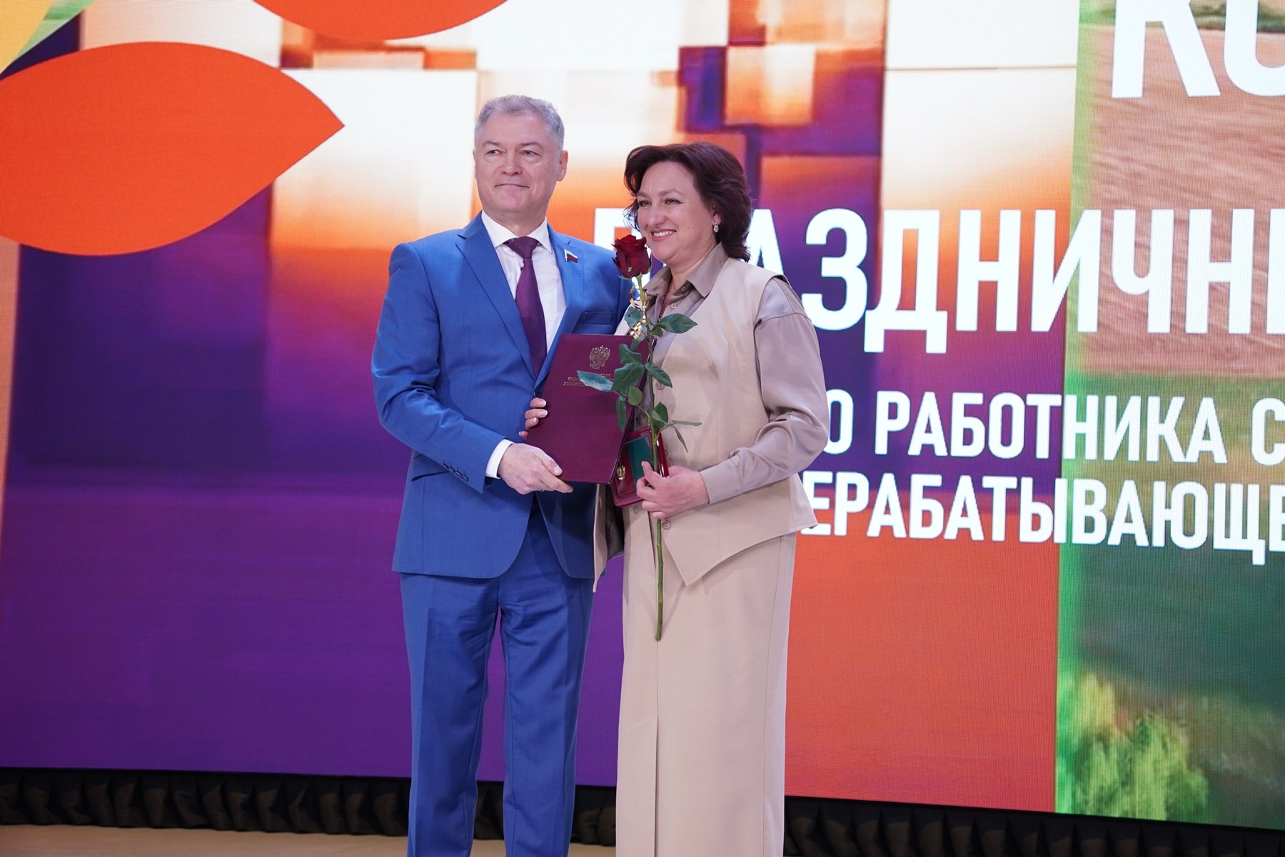 Виктор Логвинов поздравил Рамонских аграриев с профессиональным праздником 